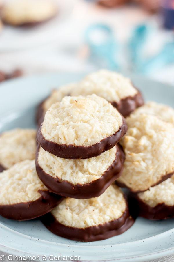 Rezeptbild: Saftige Kokosmakronen mit Marzipan