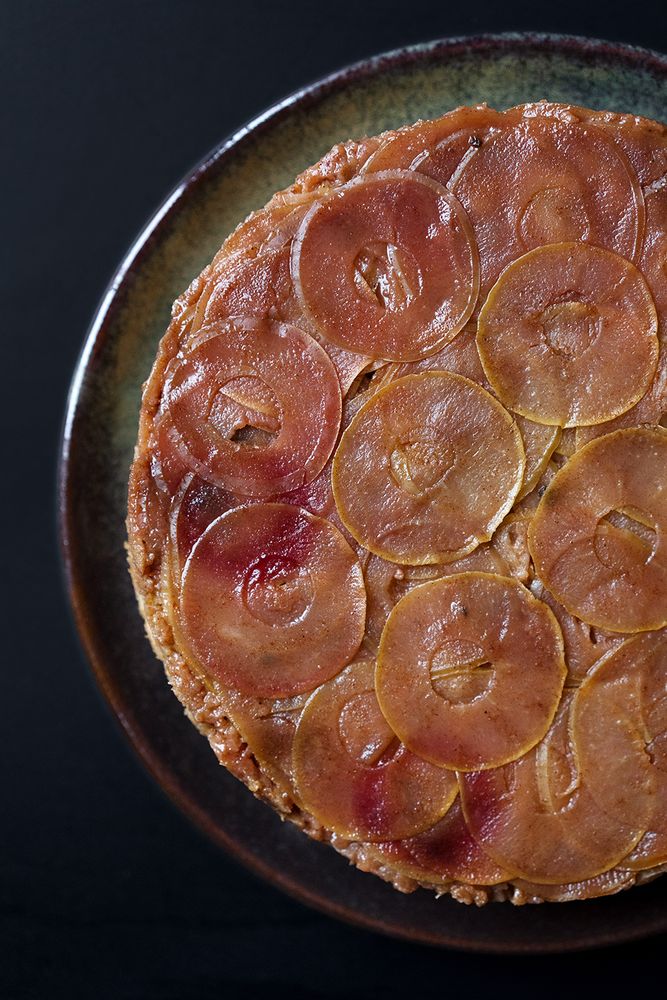 Rezeptbild: Gestürzter karamellisierter Apfelkuchen mit Zimt und Muskat