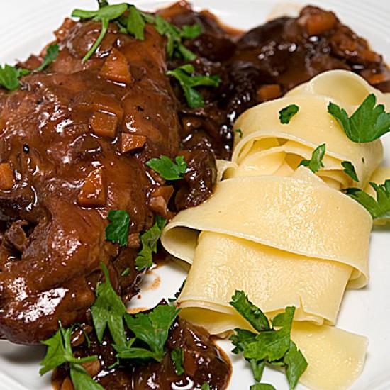 Rezeptbild: Kaninchen mit Pflaumen und Rotwein