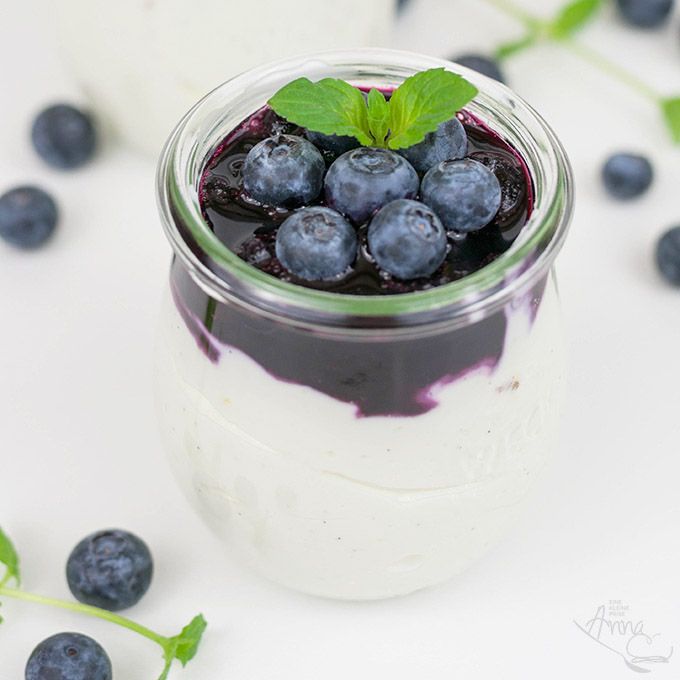 Rezeptbild: Blaubeeren auf Zitronen-Joghurt-Creme