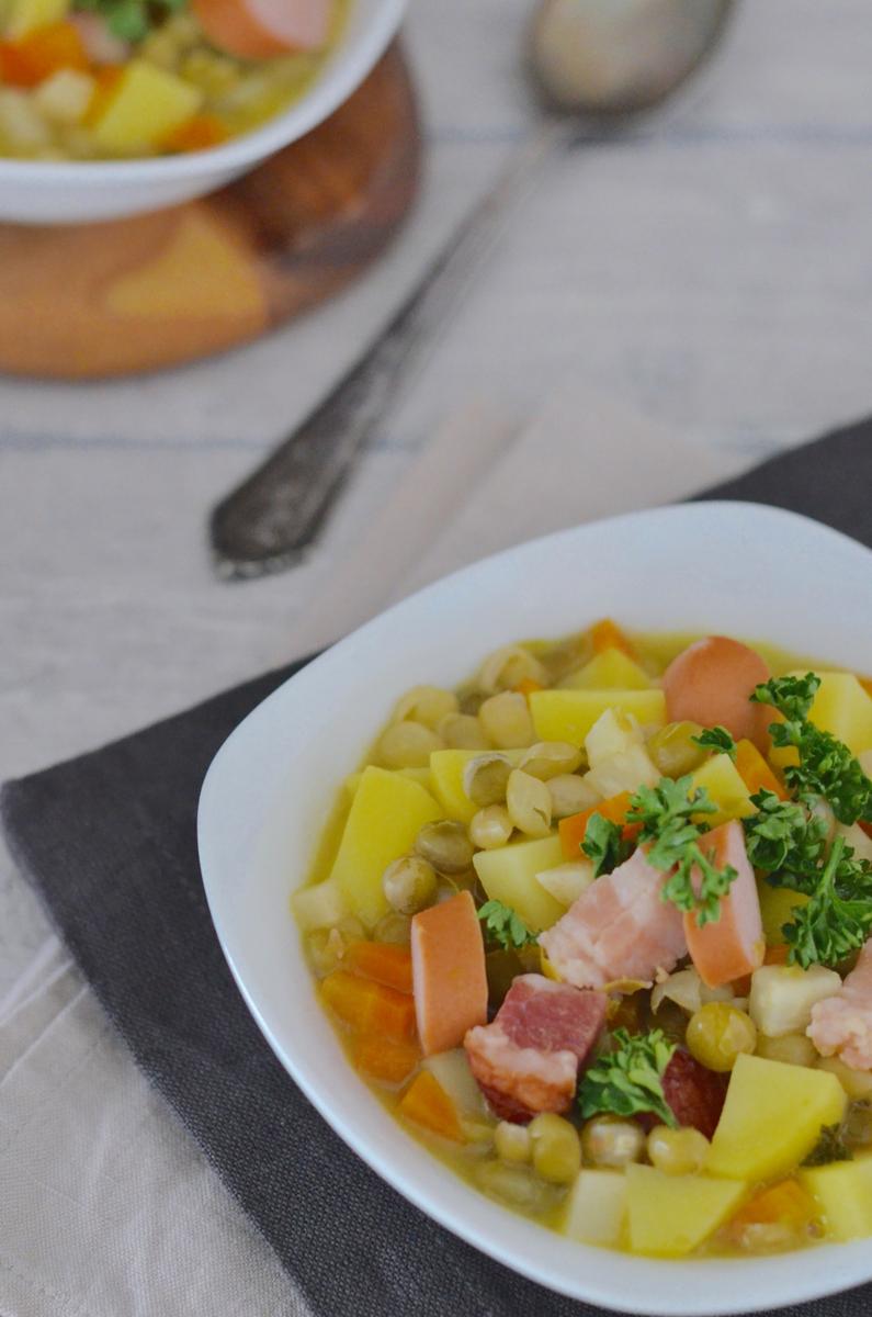 Rezeptbild: Erbsensuppe mit Speck und Würstchen