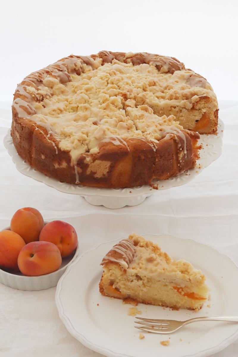 Rezeptbild: Aprikosen-Eierlikör-Streuselkuchen