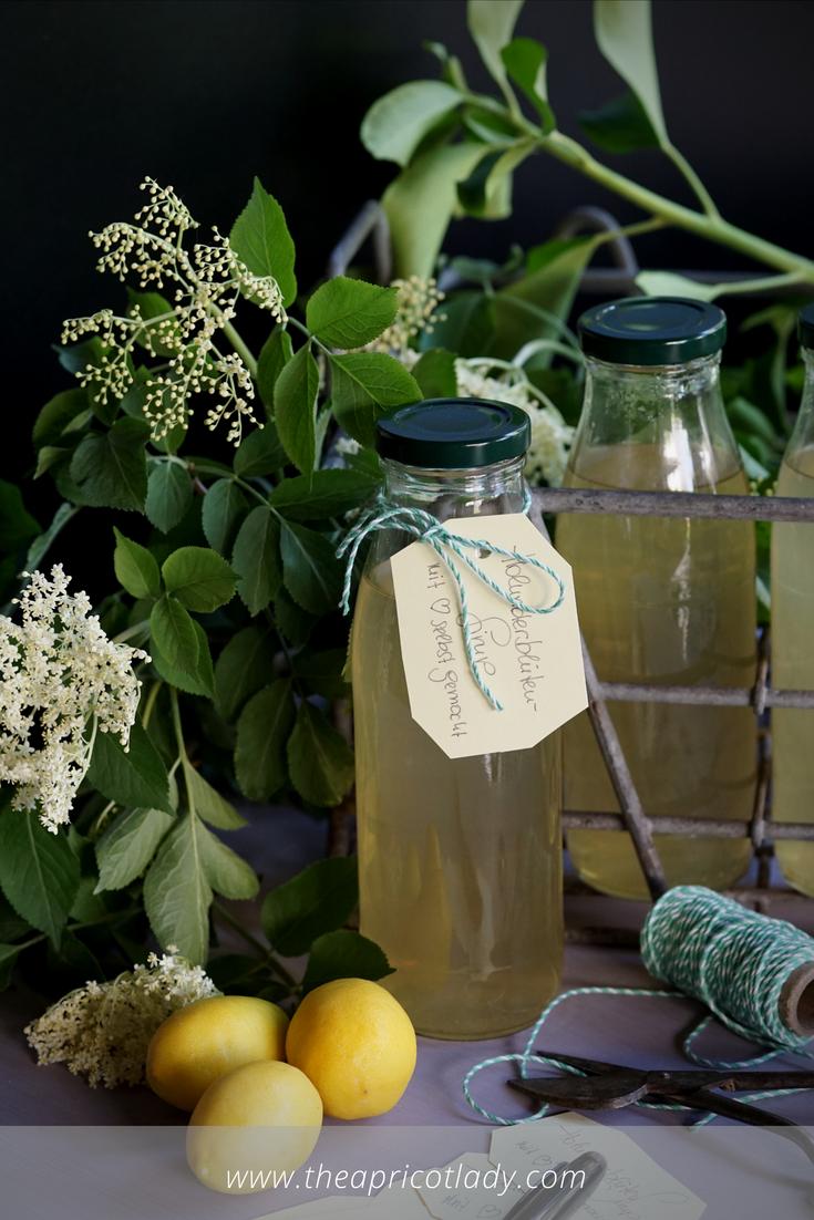 Rezeptbild: Holunderblütensirup
