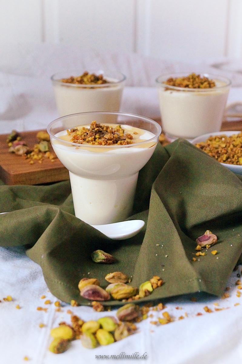 Rezeptbild: Griechisches Joghurtmousse mit Pistaziencrunch
