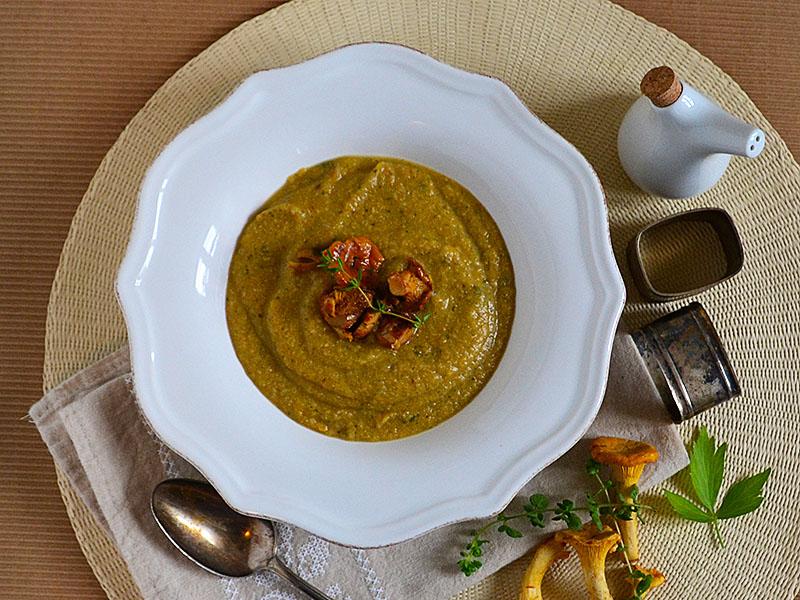 Rezeptbild: Kartoffelsuppe mit Eierschwammerl
