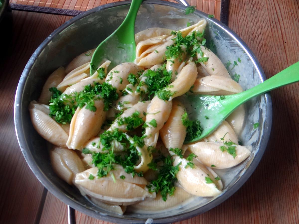 Rezeptbild: Muschelnudeln,Gorgenzolasauce,Salate