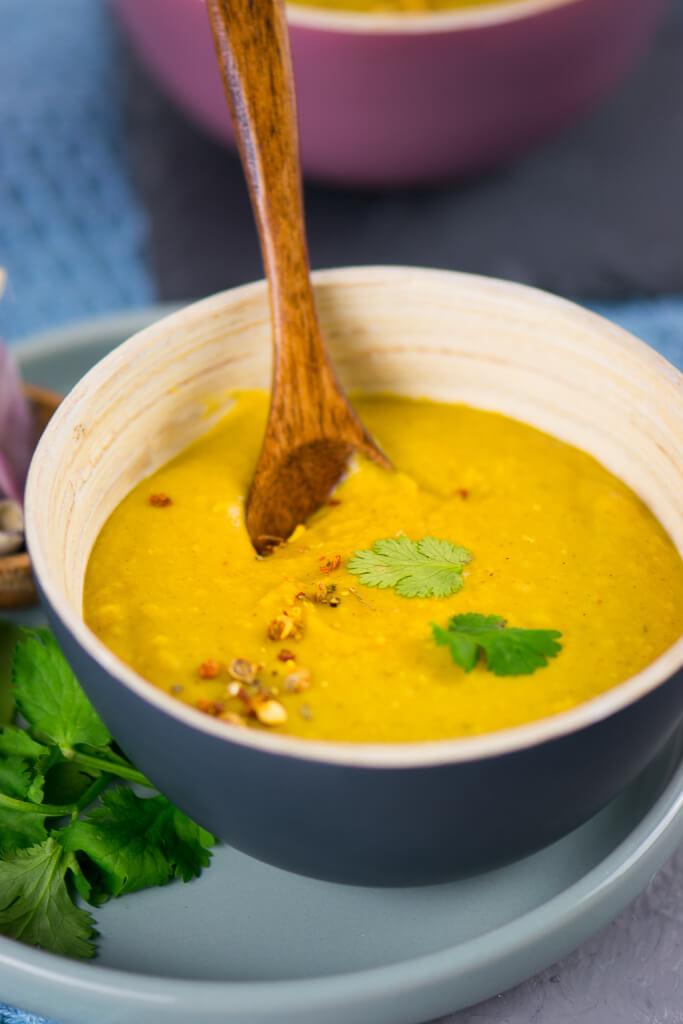 Rezeptbild: Gelbe Linsensuppe mit Curry und Kokosmilch