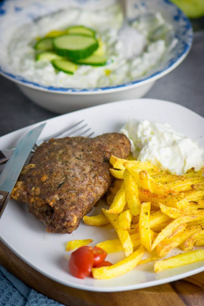 Rezeptbild: Bifteki mit Feta gefüllt