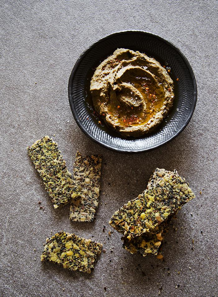 Rezeptbild: Knäckebrot & Auberginendip