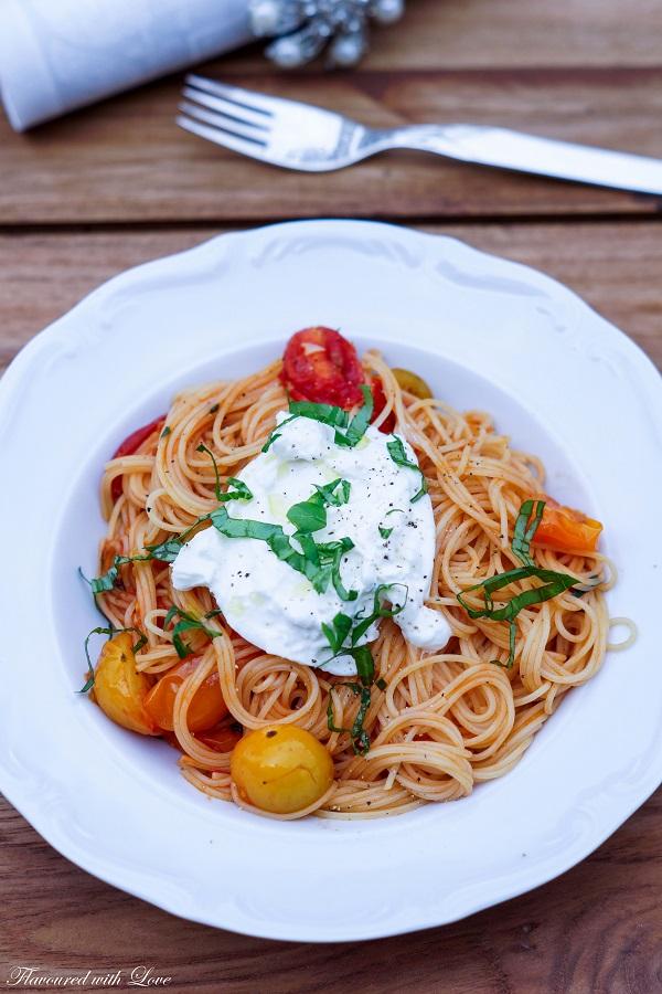 Rezeptbild: Capellini mit Burrata und Kirschtomaten