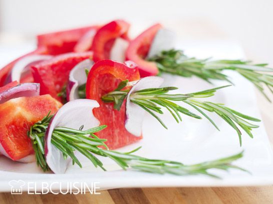 Rezeptbild: Wenn der Grill ruft … lecker-leichte Paprika-Rosmarin-Sticks
