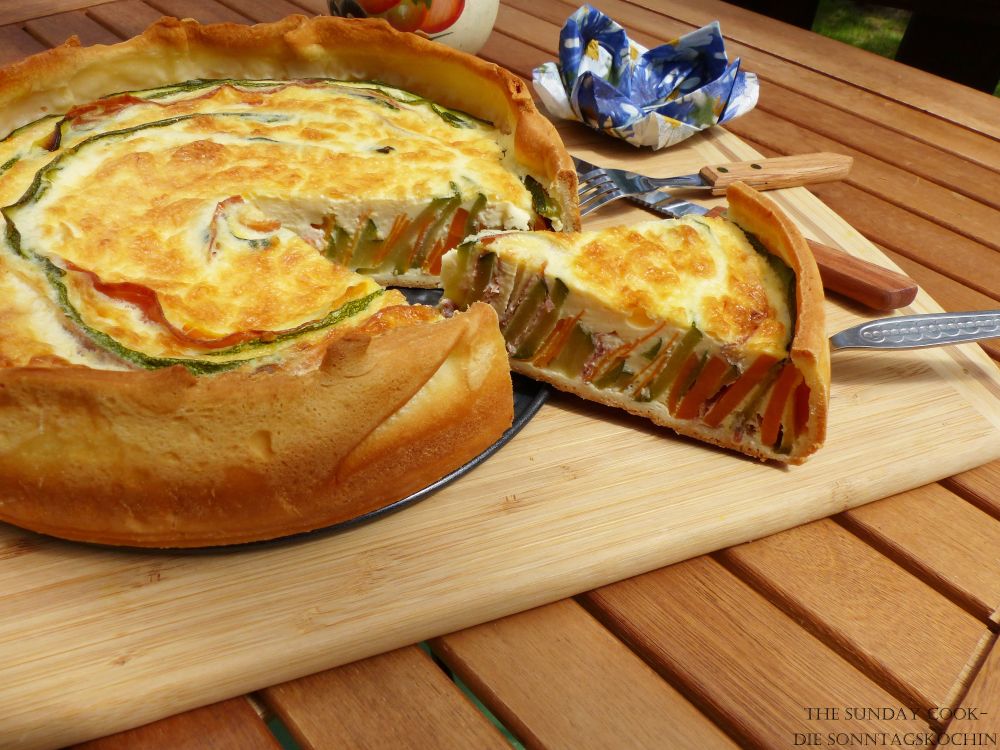 Rezeptbild: Zucchini-Möhren Quiche mit Schinken 