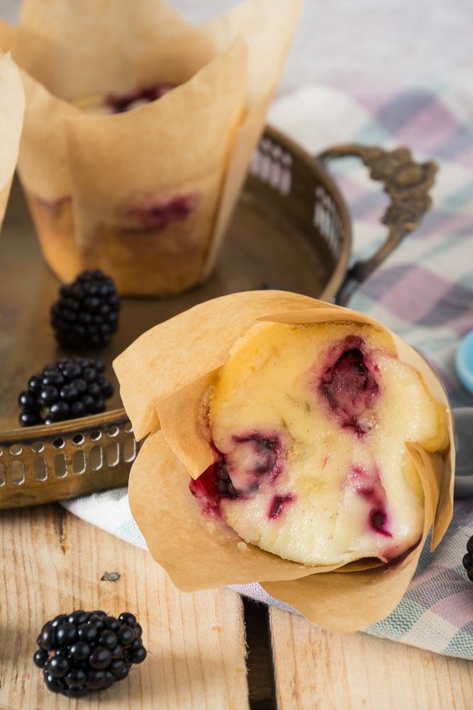 Rezeptbild: Brombeermuffins mit Schmandguss