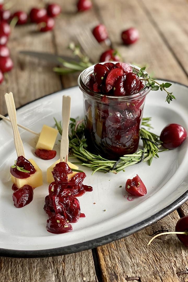 Rezeptbild: Feuriges Kirsch Chutney mit Chili & Rosmarin