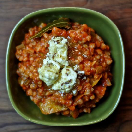 Rezeptbild: Graupenrisotto mit Tomate und mariniertem Feta