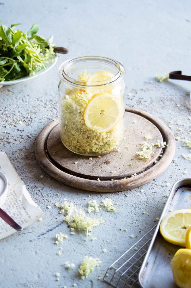 Rezeptbild: hausgemachter Holundersirup
