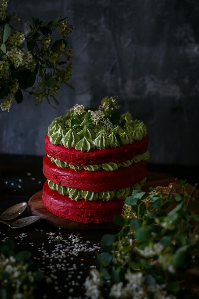 Rezeptbild: Red Velvet Cake mit Moringa – Weise Schokoladen Buttercre