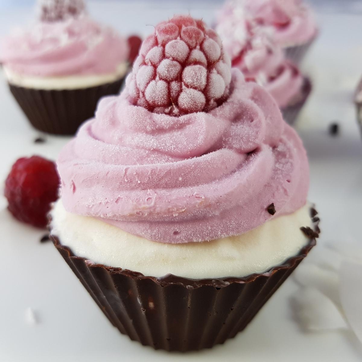 Rezeptbild: Himbeer-Kokos-Eis-Cupcakes