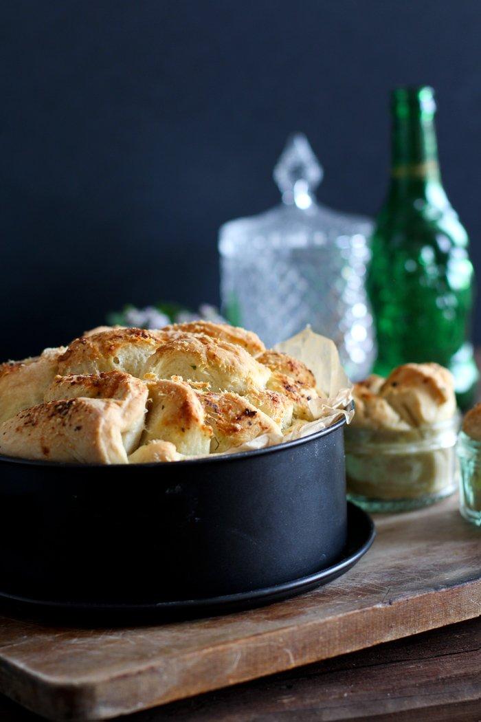 Rezeptbild: Kräuter Zupfbrot / Faltenbrot Rezept