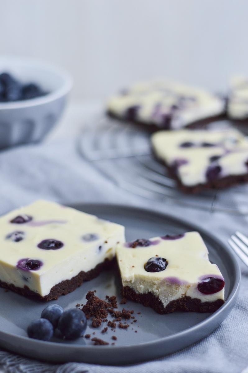 Rezeptbild: Heidelbeer-Käsekuchen mit Brownieboden