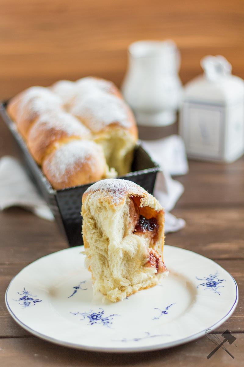 Rezeptbild: Omas Buchteln mit Marmelade
