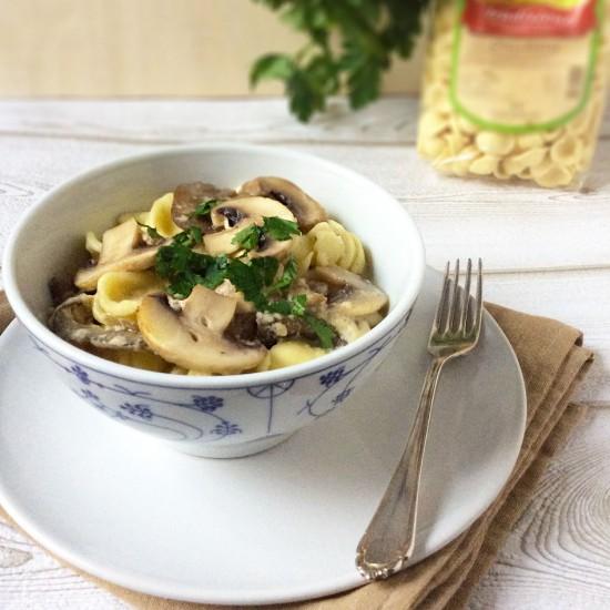 Rezeptbild: Orecchiette mit Parmesan, Aubergine und Champignons