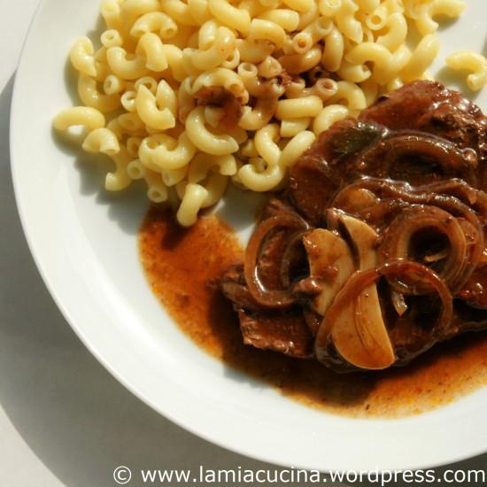 Rezeptbild: Saftplätzli mit Hörnli