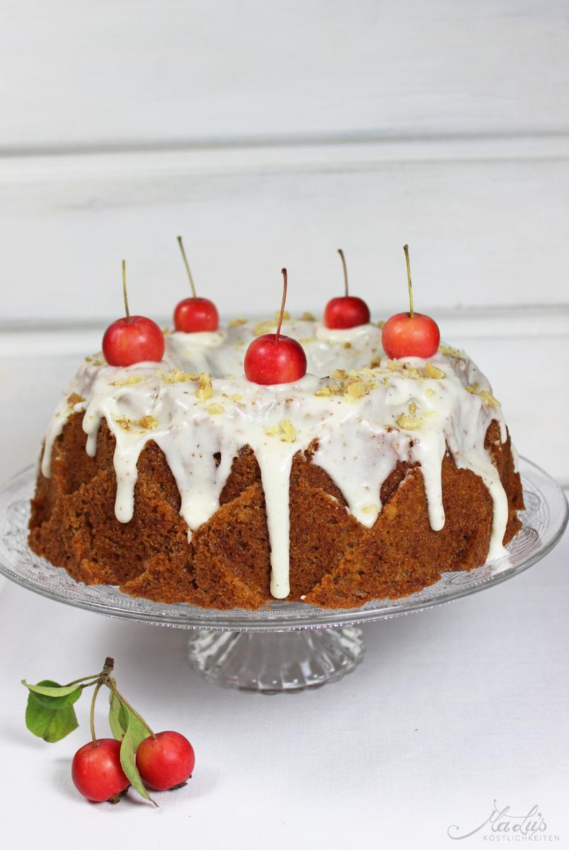 Rezeptbild: Gewürziger Apfelguglhupf mit Browned Butter Glasur
