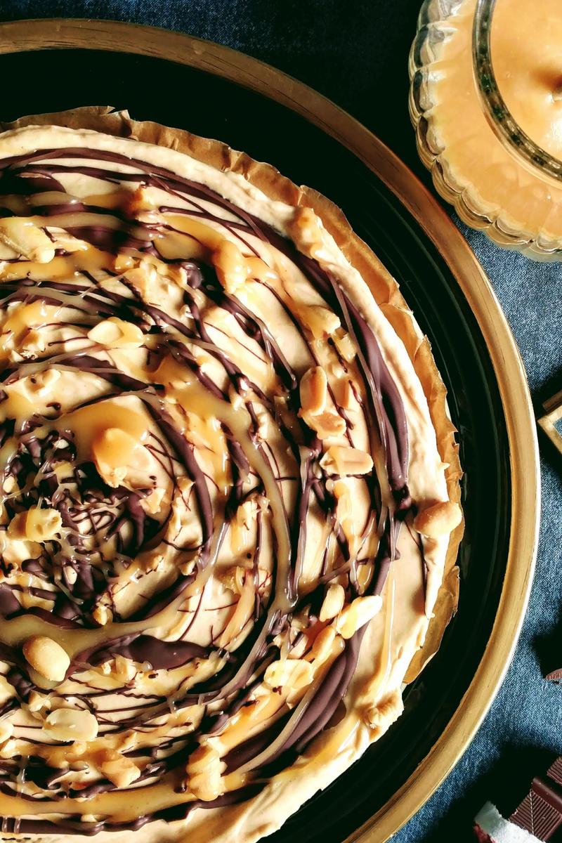 Rezeptbild: Schokoladenkuchen mit Salzkaramel-Erdnussbutter Topping