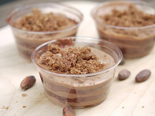 Rezeptbild: Schokoladen-Zimtblüten-Mousse mit Crumble-Topping