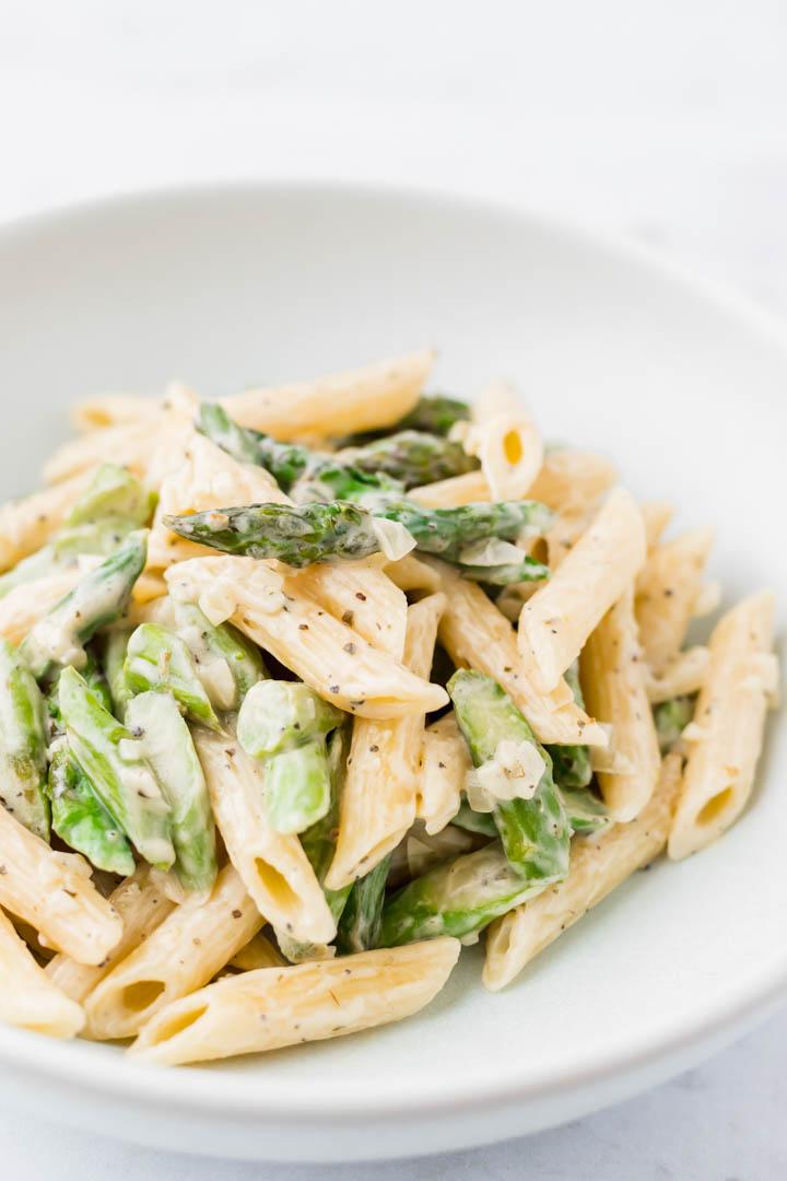 Rezeptbild: VEGANE CREMIGE SPARGEL PASTA ALFREDO STYLE