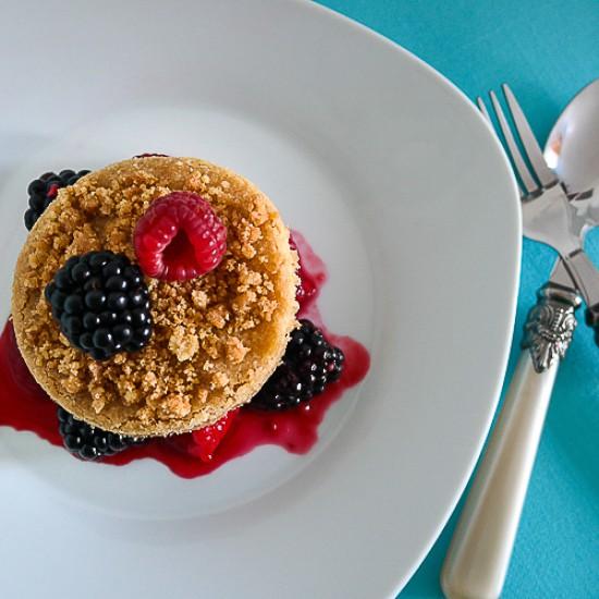 Rezeptbild: Sommerliches Himbeer-Brombeer-Crumble