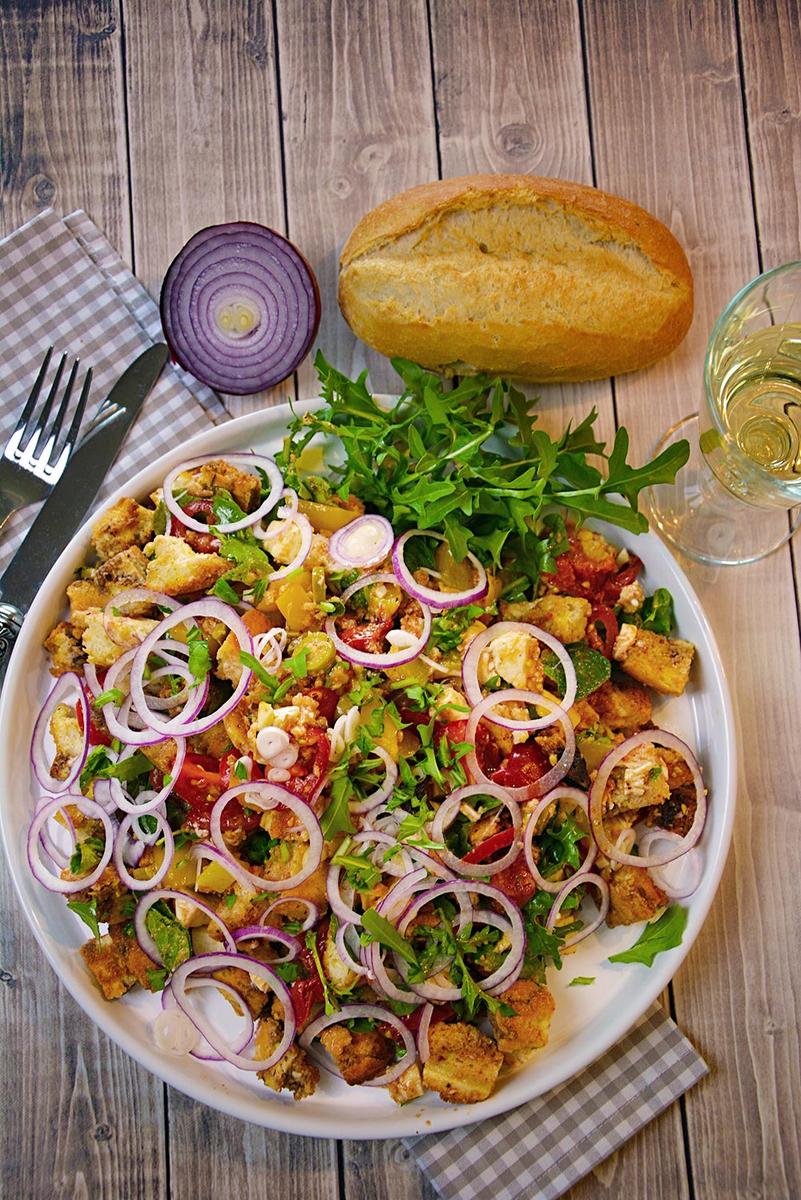 Rezeptbild: Toskanischer Brotsalat Panzanella – Foodwaste vermeiden