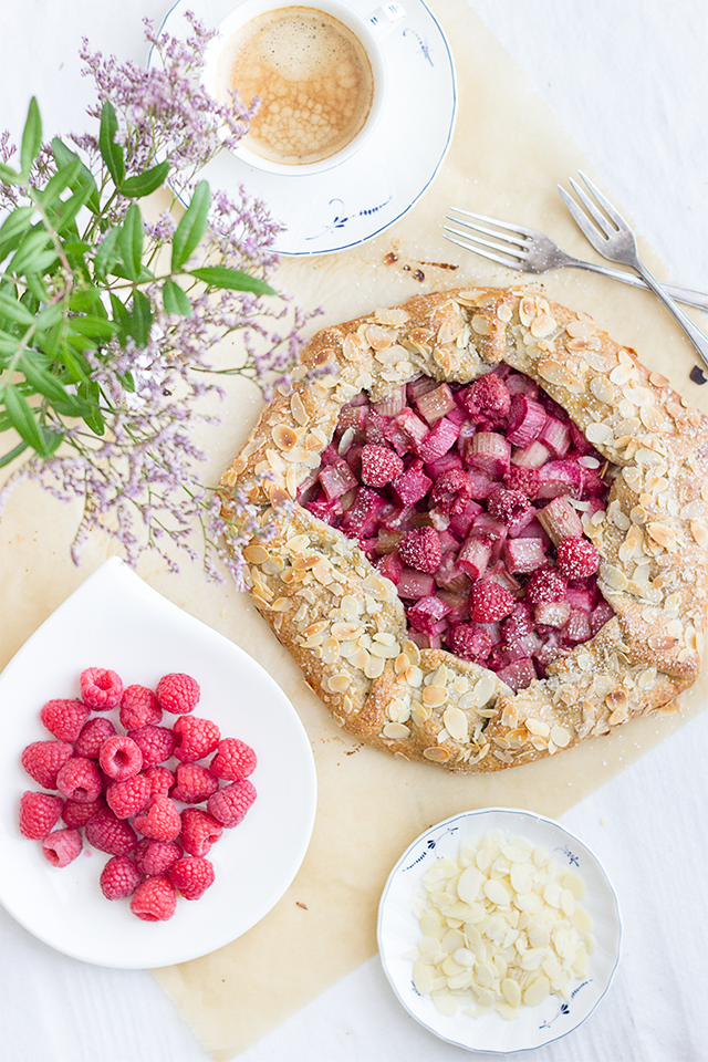 Rezeptbild: Himbeer-Rhabarber-Galette