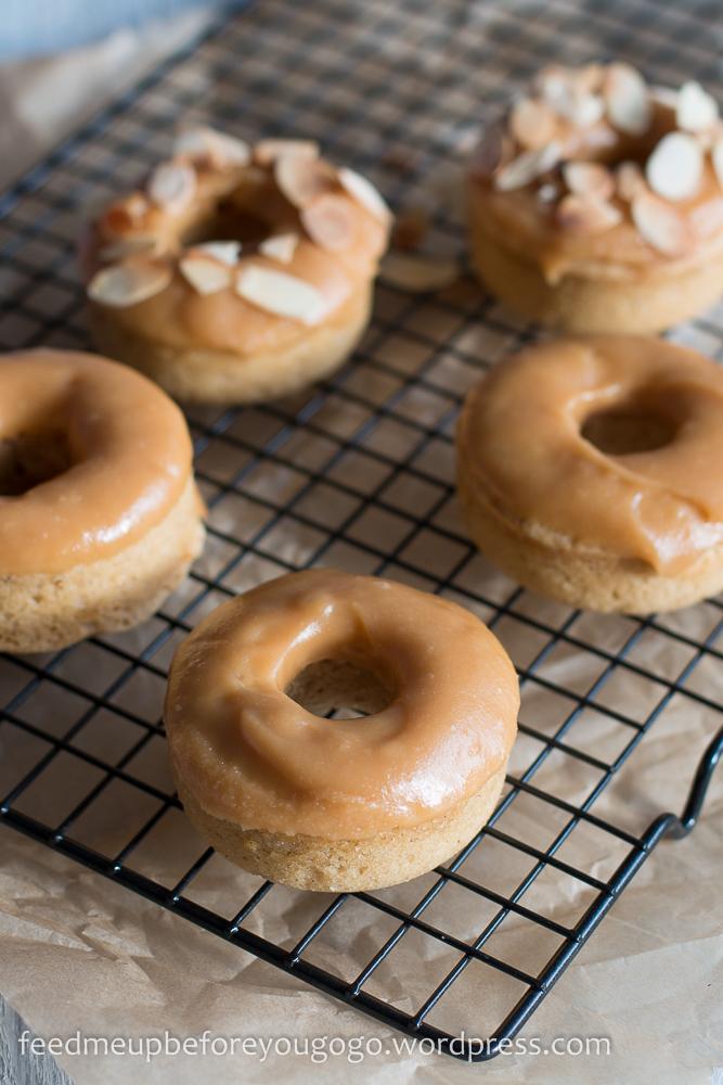 Rezeptbild: Dulce de leche-Donuts mit gerösteten Mandeln