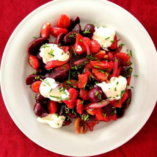Rezeptbild: Gnocchi-Pfanne mit Apfel, roter Beete und Meerrettich-Dip