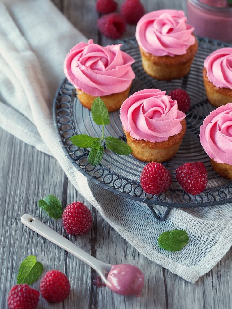 Rezeptbild: Cupcakes mit Himbeer-Curd-Füllung