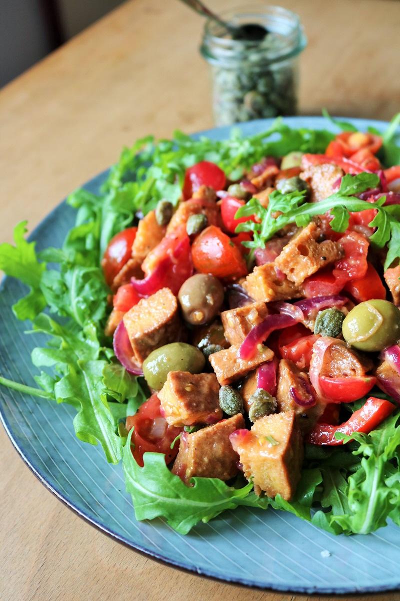 Rezeptbild: Brotsalat mit Kapern
