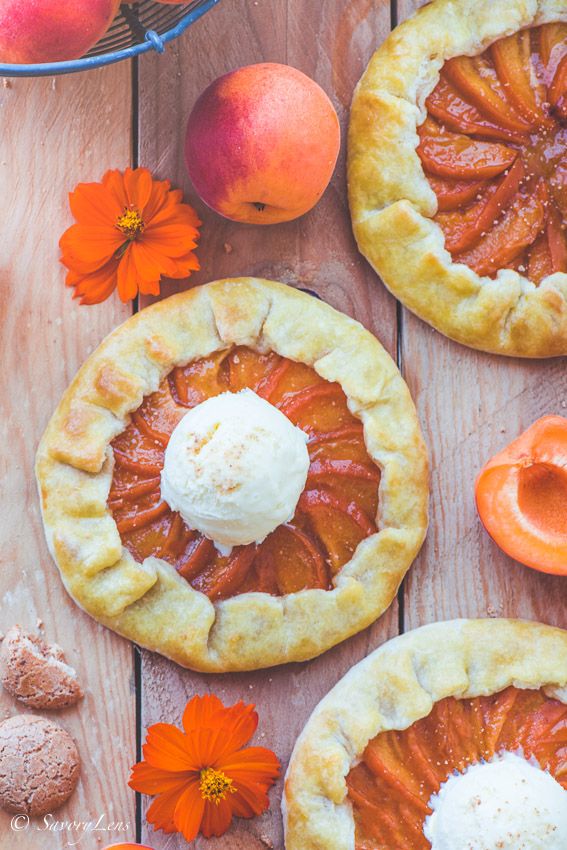 Rezeptbild: Mini Aprikosen Galettes mit Amaretto-Eis