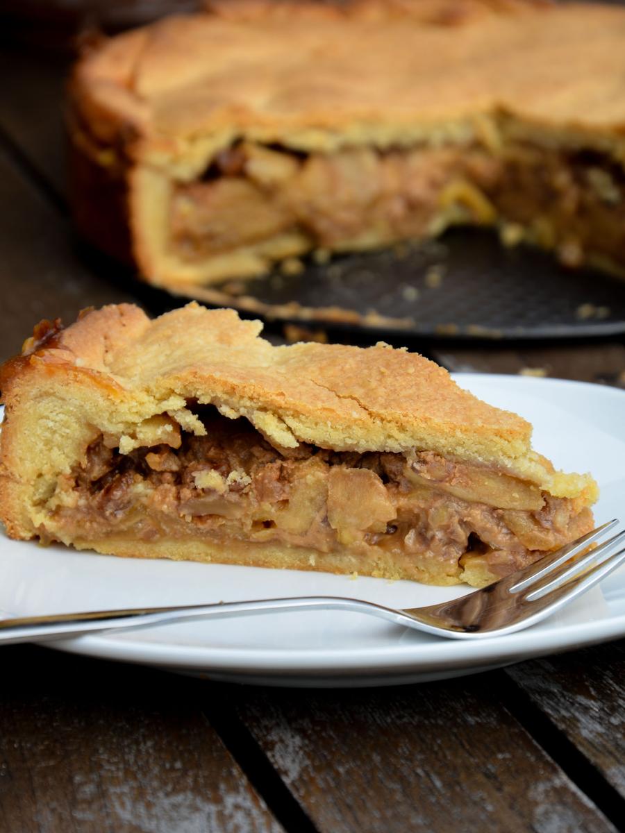 Rezeptbild: Apfel-Nuss-Torte mit Karamell