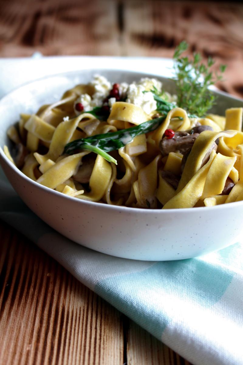 Rezeptbild: Fettuccine mit Pilzen, Thymian und Feta