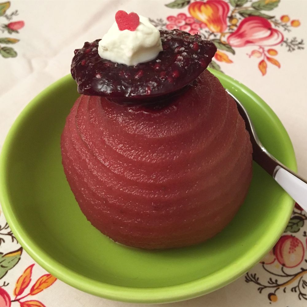 Rezeptbild: Poires au sirop de mûres (Gekochte Birnen im Brombeersaft)