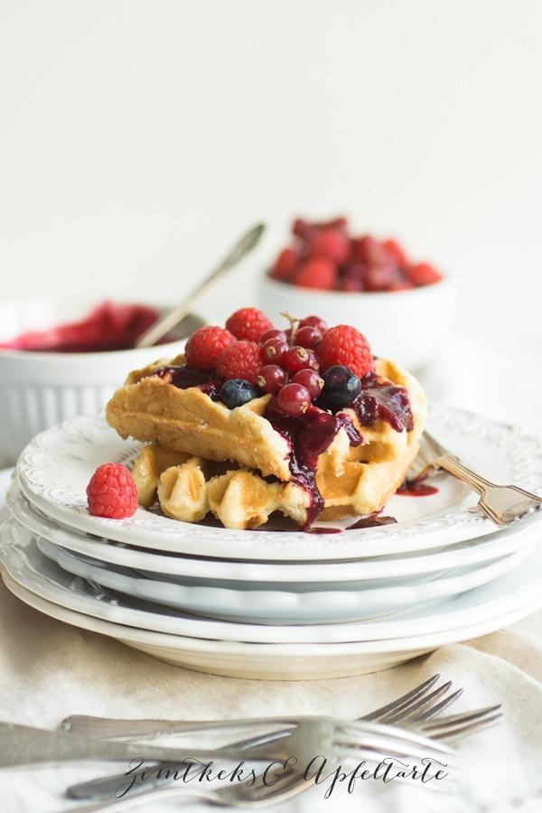 Rezeptbild: Brüsseler Waffeln mit Beeren-Coulis