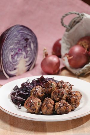 Rezeptbild: Frikadelle von der Ente mit Rotkraut