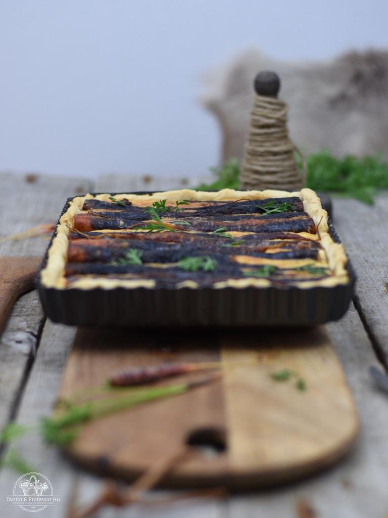 Rezeptbild: Lila Möhren-Walnuss-Tarte mit Anis