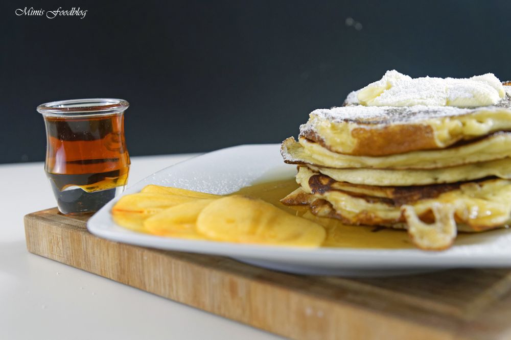Rezeptbild: Buttermilch Pancakes mit Ahornsirup