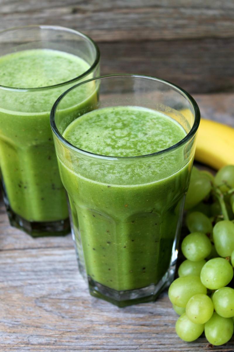 Rezeptbild: Grüner Smoothie mit Orange-Banane-Kiwi und Gerstengraspulver