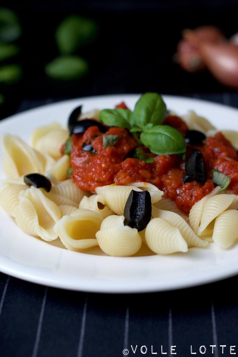 Rezeptbild: Urkornpasta mit [Gin] beschwipster Tomatensauce