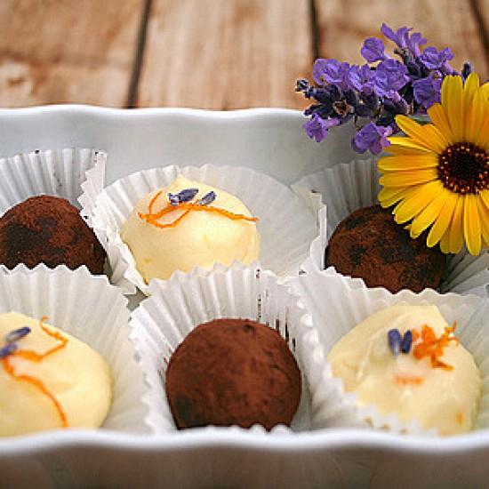Rezeptbild: Orangentrüffel mit Lavendel und Rosmarintrüffel