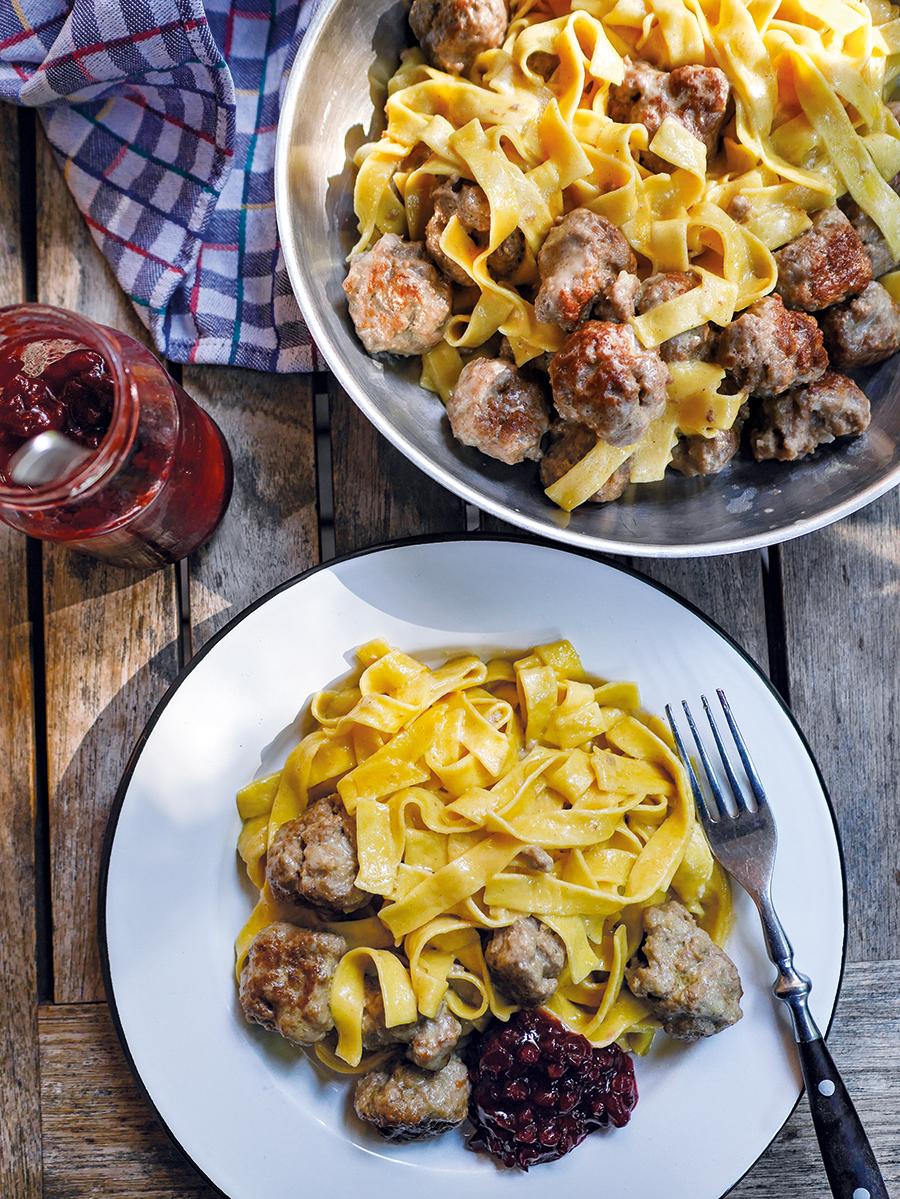 Rezeptbild: One Pot Pasta mit Köttbullar